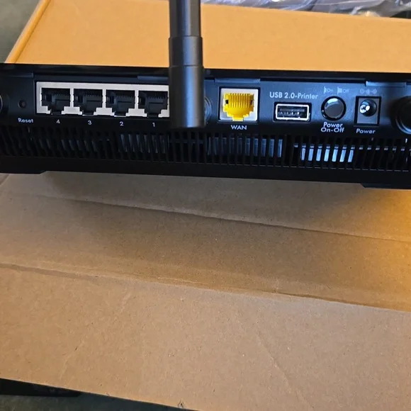 NETGEAR AC1750 Smart WiFi Router - Picture 5 of 14